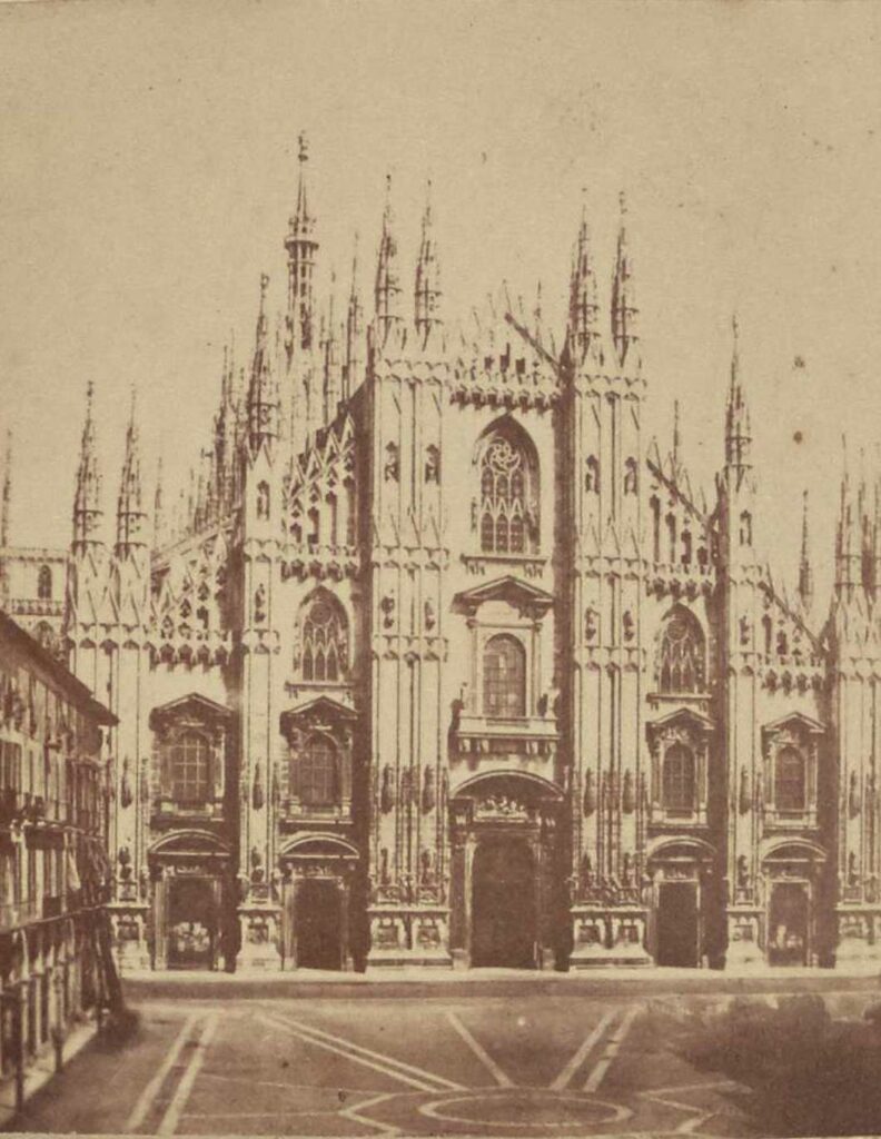 Immagine del 1800 di Piazza del Duomo, Milano. Sulla sinistra il Coperto dei Figini, demolito nel 1864.