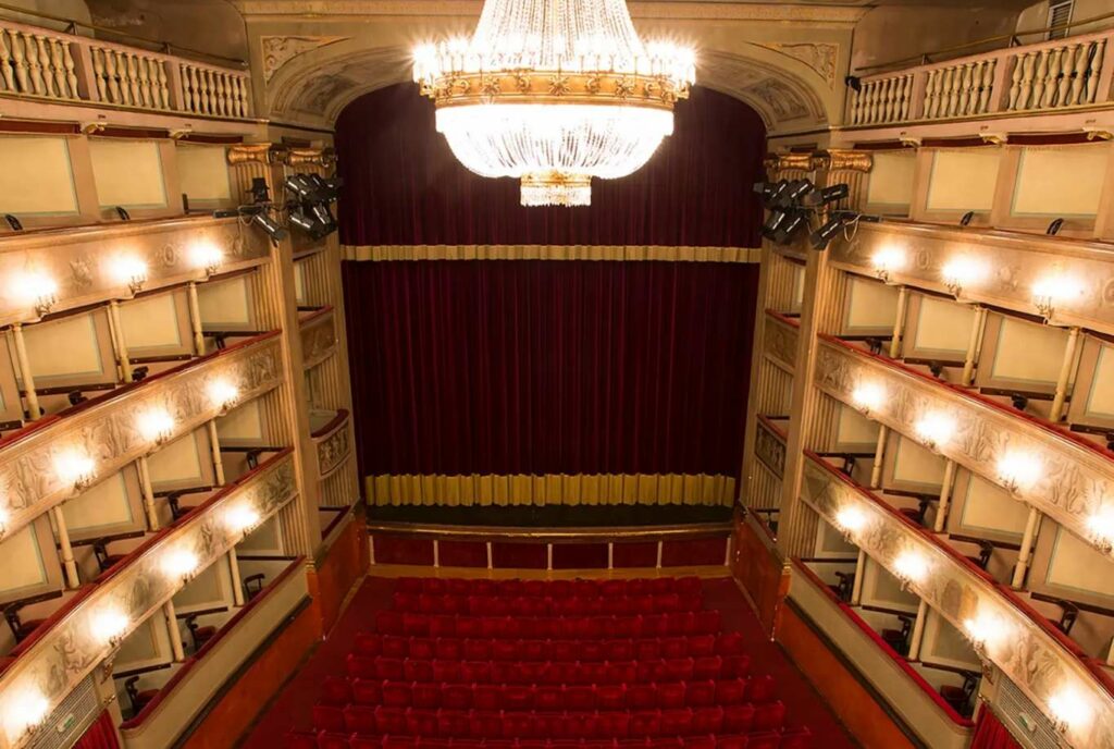 Interno del Teatro del Giglio, Lucca