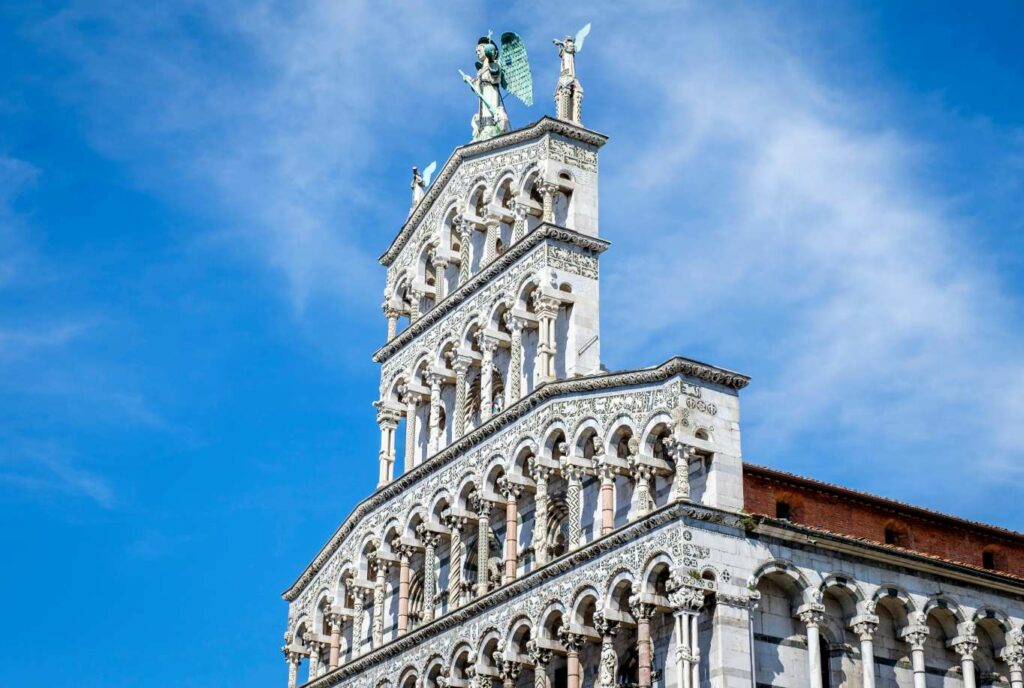 Facciata in stile romanico toscano del Duomo di San Martino a Lucca
