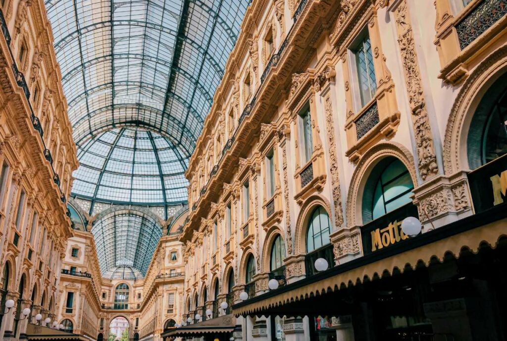 Interno della Galleria Vittorio Emanuele II di Milano, costruita nella seconda metà dell'800